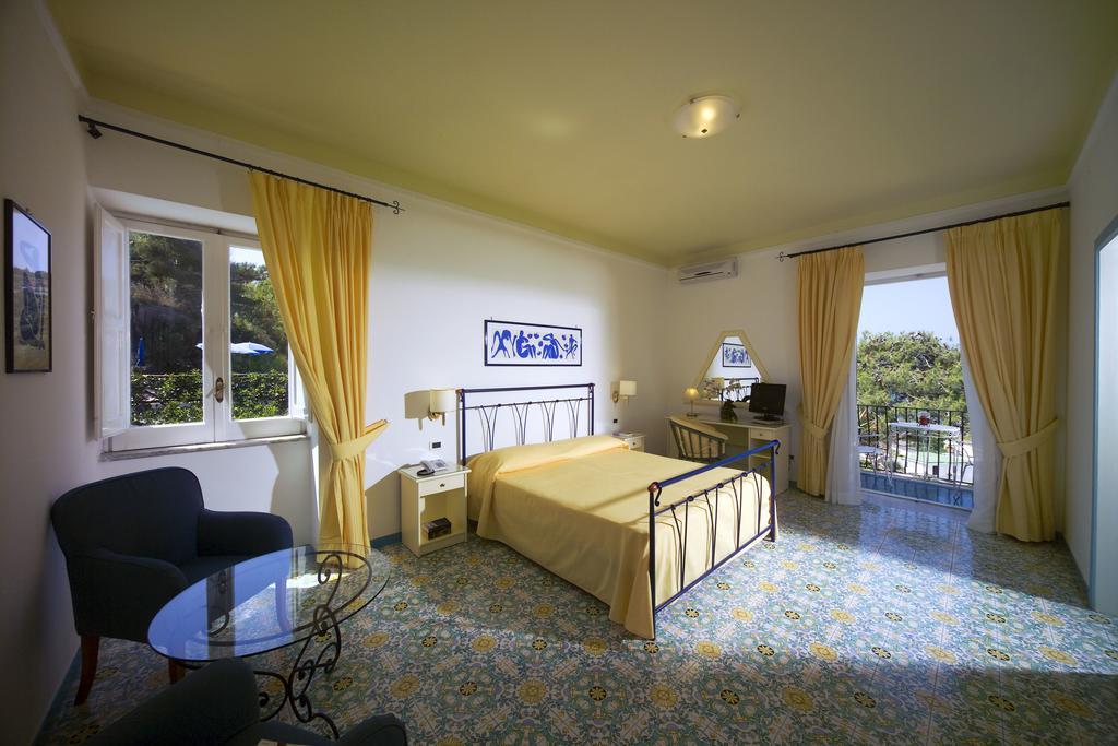 Hotel Villa Bianca Forio di Ischia Camera foto