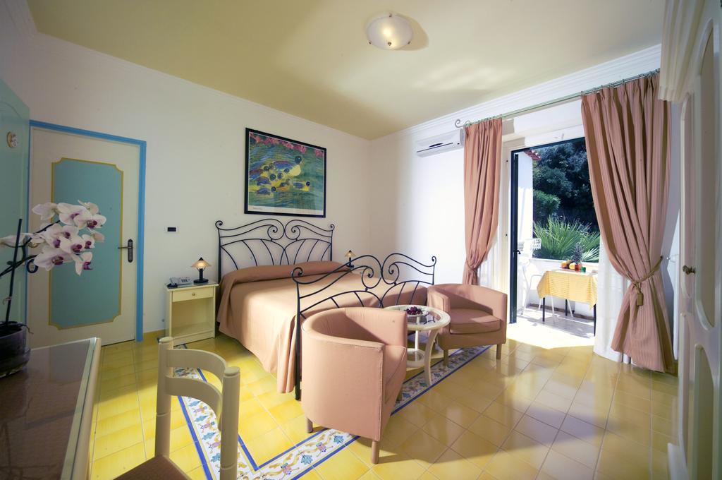 Hotel Villa Bianca Forio di Ischia Camera foto